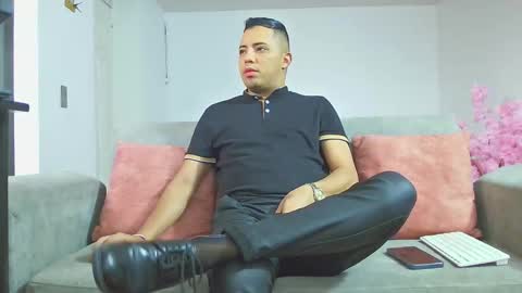 Snapshot of mike_fetish_ chatting on 02.18.26 Im Mike online show from 02.18.26