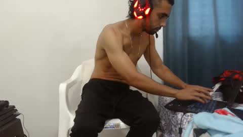 Snapshot of mike_leonrey22 chatting on 11.15.25 mike_leonrey22 online show from 11.15.25