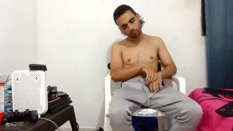 Snapshot of mike_leonrey22 chatting on 11.25.25 mike_leonrey22 online show from 11.25.25