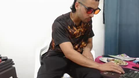 Snapshot of mike_leonrey22 chatting on 11.28.25 mike_leonrey22 online show from 11.28.25