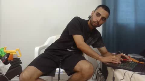 Snapshot of mike_leonrey22 chatting on 12.05.25 mike_leonrey22 online show from 12.05.25