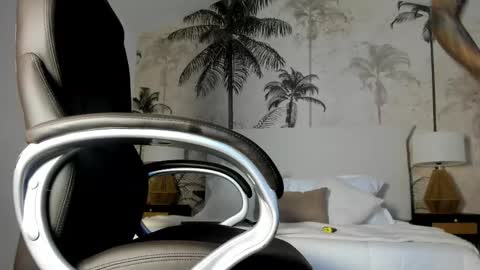 Snapshot of mike_montoya chatting on 10.12.25 Mike Montoya online show from 10.12.25