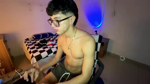 Snapshot of mike_pineapple chatting on 10.07.25 Mike Pineapple online show from 10.07.25