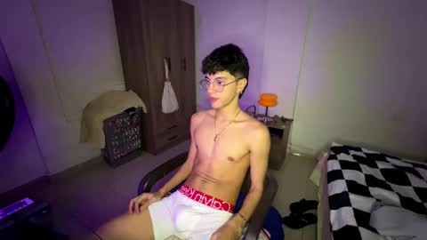 Snapshot of mike_pineapple chatting on 10.14.25 Mike Pineapple online show from 10.14.25