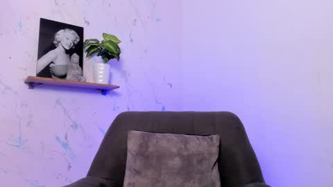 Snapshot of mikecooper_ chatting on 12.17.24 Mike Cooper online show from 12.17.24