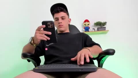 Snapshot of mikecooper_ chatting on 11.06.25 Mike Cooper online show from 11.06.25