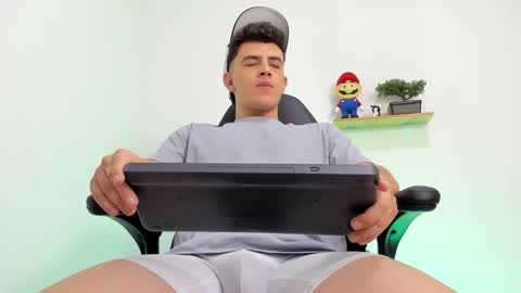 Snapshot of mikecooper_ chatting on 11.12.25 Mike Cooper online show from 11.12.25