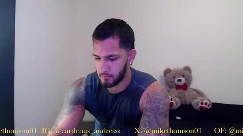 Snapshot of mikethomson01 chatting on 10.11.25 Mike online show from 10.11.25