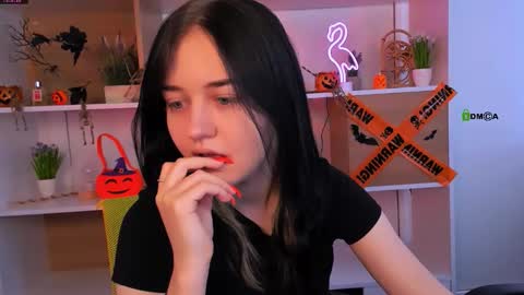 miki_ti online show from 10.30.25