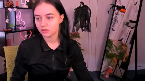 miki_ti online show from 11.01.25