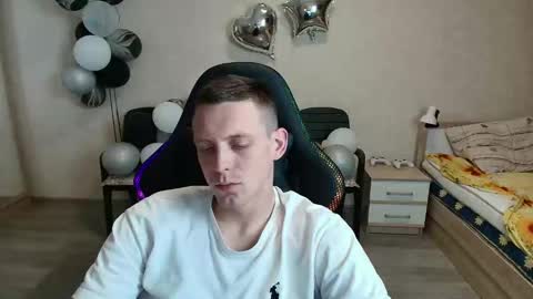 Snapshot of mikimaus0101 chatting on 06.11.26 Michael online show from 06.11.26