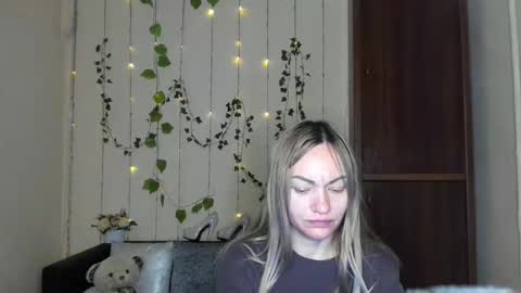 Snapshot of mikkey_mouse8 chatting on 04.29.26 Adalina online show from 04.29.26