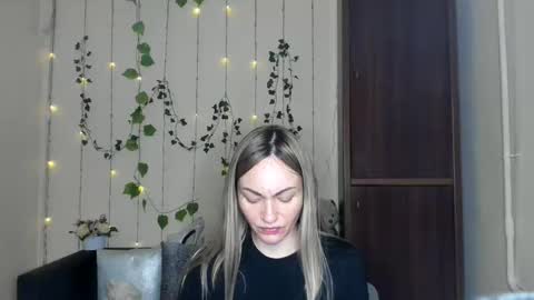 Snapshot of mikkey_mouse8 chatting on 05.08.26 Adalina online show from 05.08.26