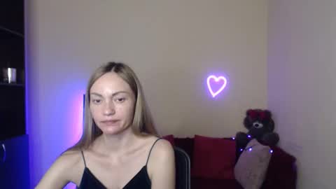 Snapshot of mikkey_mouse8 chatting on 05.11.26 Adalina online show from 05.11.26