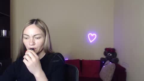 Snapshot of mikkey_mouse8 chatting on 05.17.26 Adalina online show from 05.17.26