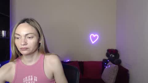 Snapshot of mikkey_mouse8 chatting on 05.27.26 Adalina online show from 05.27.26