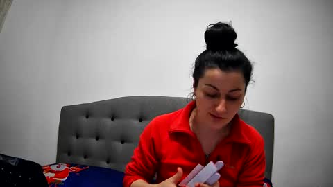 Mikyloveu online show from 12.29.24