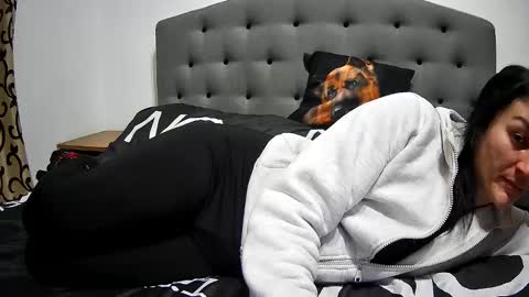 Mikyloveu online show from 03.10.25