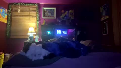 Snapshot of mil8207 chatting on 12.17.25 mil8207 online show from 12.17.25