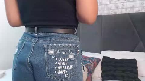 mila_adamss online show from 10.17.25