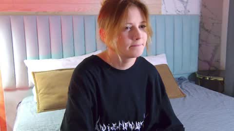 Snapshot of mila_blum chatting on 04.10.26 mila_blum online show from 04.10.26
