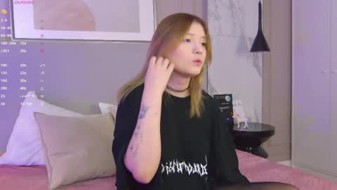 Snapshot of mila_blum chatting on 05.15.26 mila_blum online show from 05.15.26