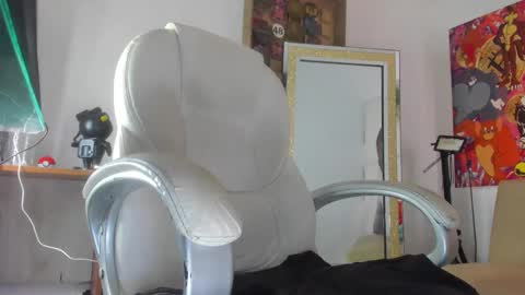 Snapshot of mila_dash chatting on 11.10.25 Mila Dash online show from 11.10.25