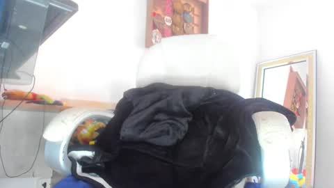 Snapshot of mila_dash chatting on 11.27.25 Mila Dash online show from 11.27.25