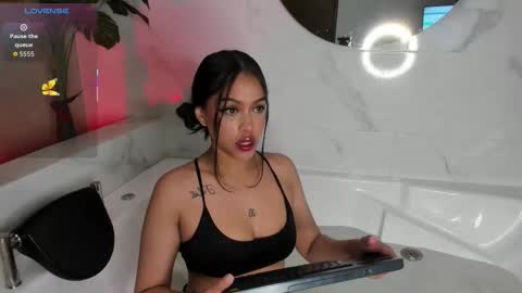 mila_hank online show from 10.07.25