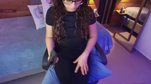 Snapshot of mila_kiitty chatting on 06.19.26 Milena online show from 06.19.26