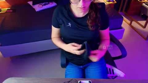 Snapshot of mila_kiitty chatting on 07.12.26 Milena online show from 07.12.26