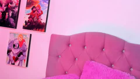 Snapshot of mila_nixon01 chatting on 09.18.25 MILA online show from 09.18.25