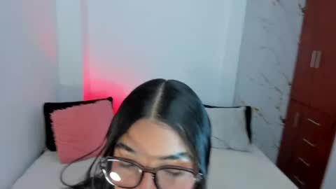 Snapshot of mila_rose1 chatting on 06.10.26 martina online show from 06.10.26