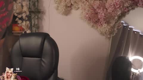 M I L A  online show from 11.01.25