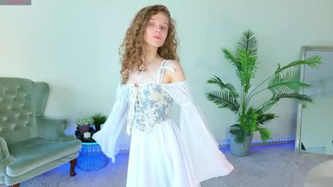 Snapshot of mila_stain chatting on 05.26.26 Mila online show from 05.26.26