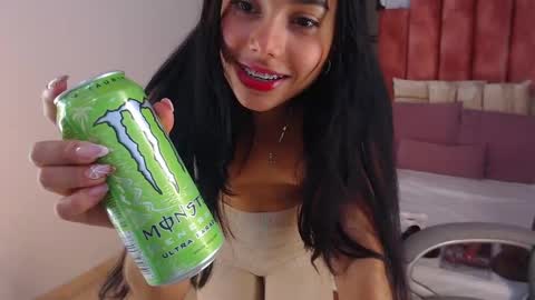 Snapshot of milaa_star chatting on 09.26.25 milaa_star online show from 09.26.25