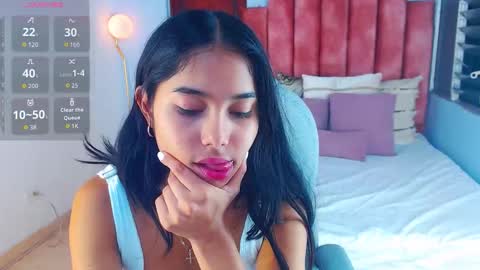 Snapshot of milaa_star chatting on 10.15.25 milaa_star online show from 10.15.25