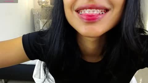Snapshot of milaa_star chatting on 04.28.26 milaa_star online show from 04.28.26