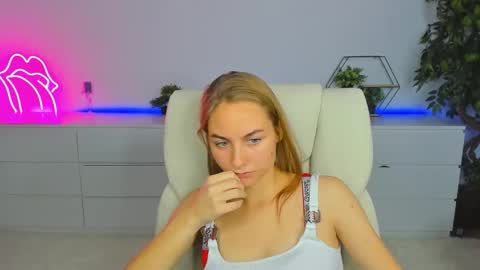 Snapshot of milaaddam chatting on 09.30.25 Milla online show from 09.30.25