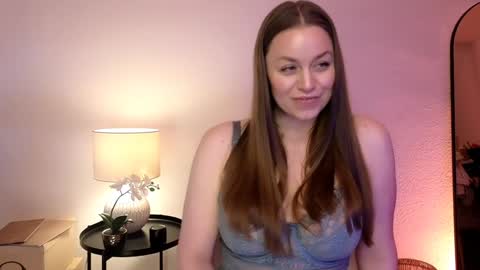 Snapshot of milafleur chatting on 01.16.25 Mila Fleur online show from 01.16.25