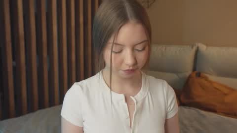 Snapshot of milaice chatting on 03.12.26 Mila online show from 03.12.26