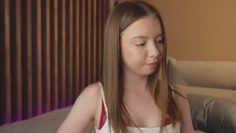 Snapshot of milaice chatting on 03.26.26 Mila online show from 03.26.26