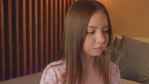 Snapshot of milaice chatting on 04.08.26 Mila online show from 04.08.26