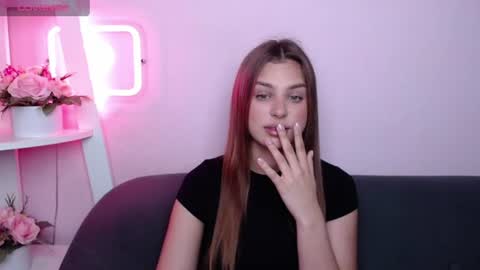 Snapshot of milanaangelas chatting on 06.20.26 milanaangelas online show from 06.20.26