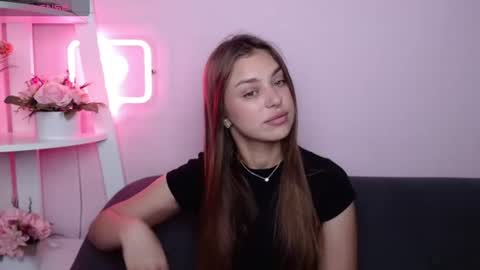 Snapshot of milanaangelas chatting on 06.25.26 milanaangelas online show from 06.25.26