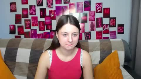 Snapshot of milanaroz chatting on 02.21.25 milanaroz online show from 02.21.25