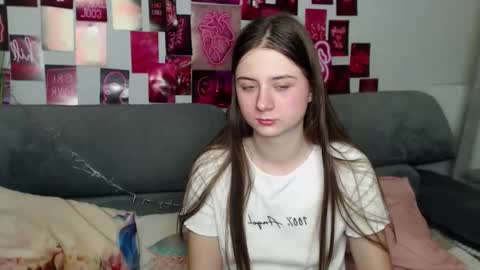 Snapshot of milanaroz chatting on 10.25.25 milanaroz online show from 10.25.25