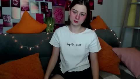 Snapshot of milanaroz chatting on 10.30.25 milanaroz online show from 10.30.25