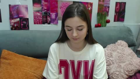 Snapshot of milanaroz chatting on 05.22.26 milanaroz online show from 05.22.26