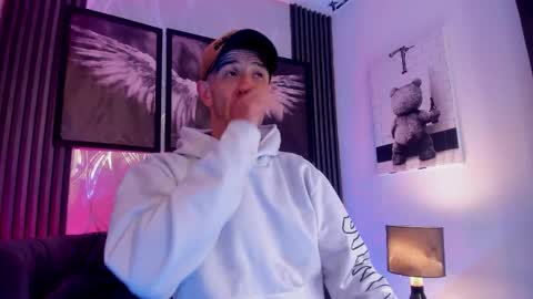 Snapshot of milanwhite_ chatting on 02.25.26 MILAN online show from 02.25.26